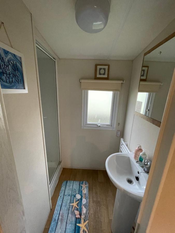 Impeccable 4-Bed Caravan In Clacton-On-Sea Exterior photo