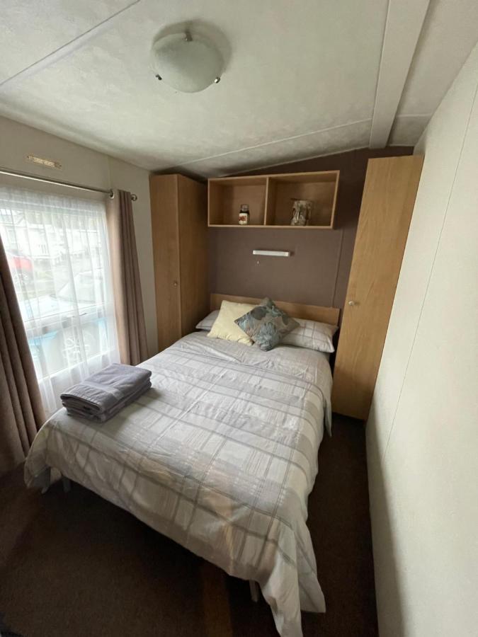 Impeccable 4-Bed Caravan In Clacton-On-Sea Exterior photo