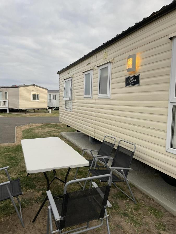 Impeccable 4-Bed Caravan In Clacton-On-Sea Exterior photo