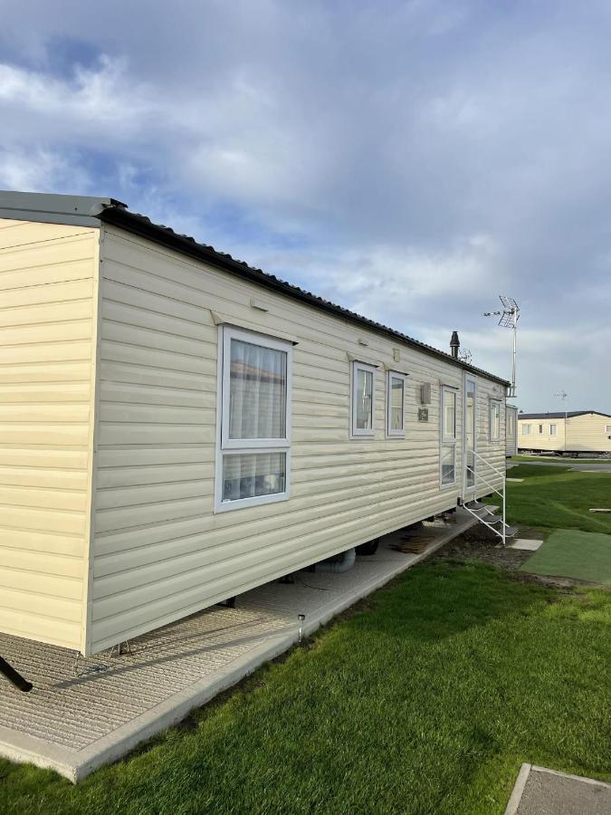 Impeccable 4-Bed Caravan In Clacton-On-Sea Exterior photo