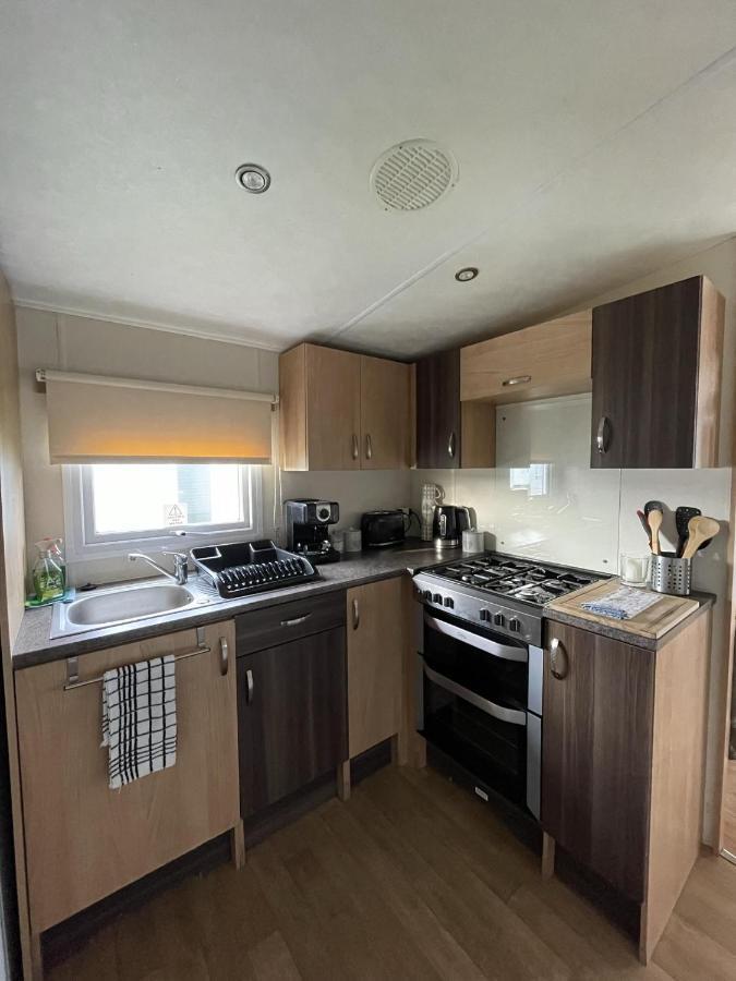 Impeccable 4-Bed Caravan In Clacton-On-Sea Exterior photo