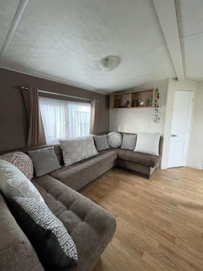 Impeccable 4-Bed Caravan In Clacton-On-Sea Exterior photo